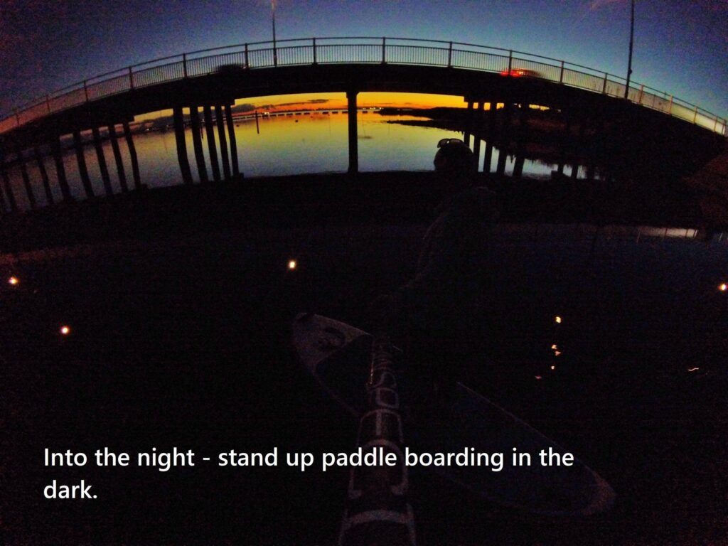 Read more about the article Into the night – stand up paddle boarding in the dark.